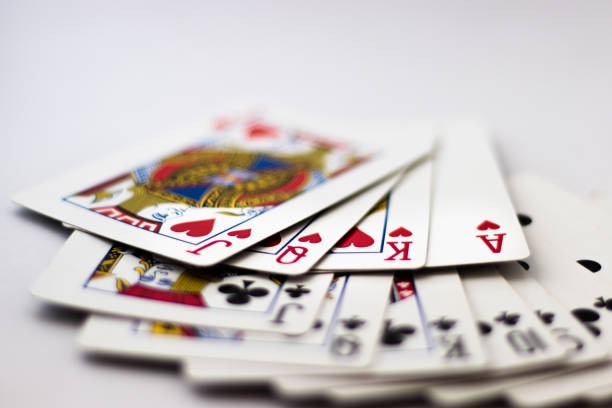 longtoto mobile app interface showing live-dealer tables and payment options